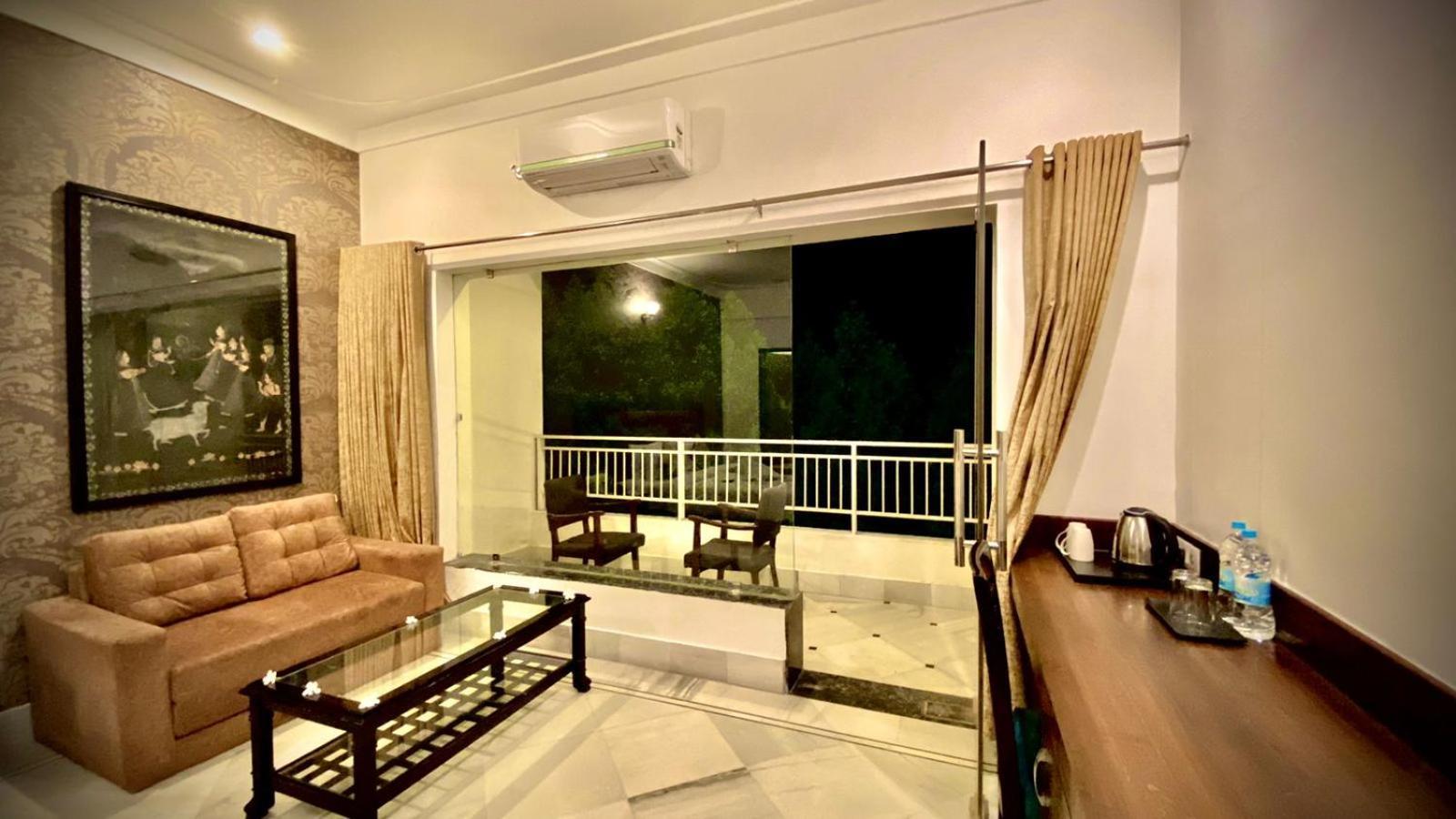 Mewar Palace Resort And Spa Udaipur Exterior photo