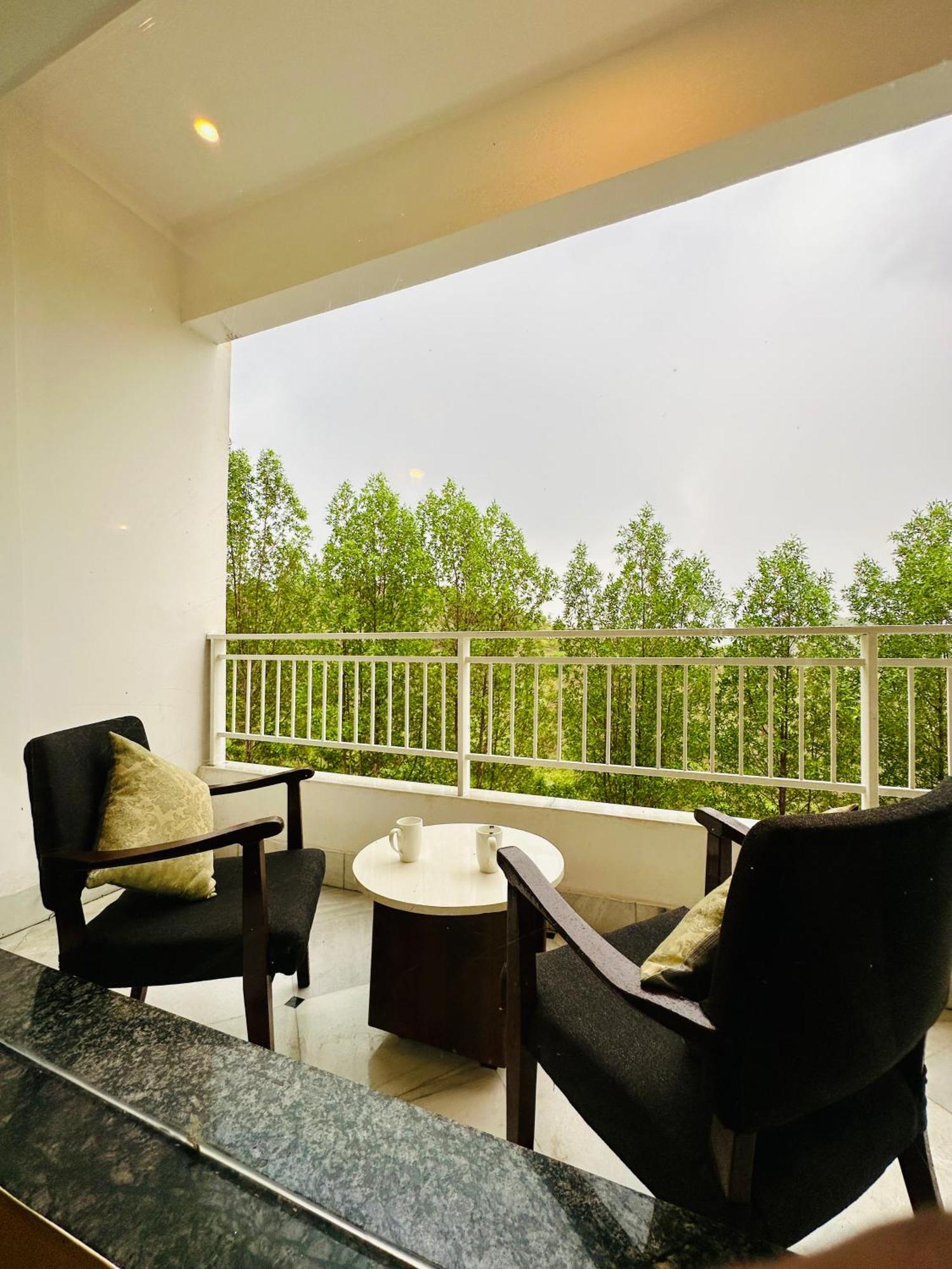 Mewar Palace Resort And Spa Udaipur Exterior photo