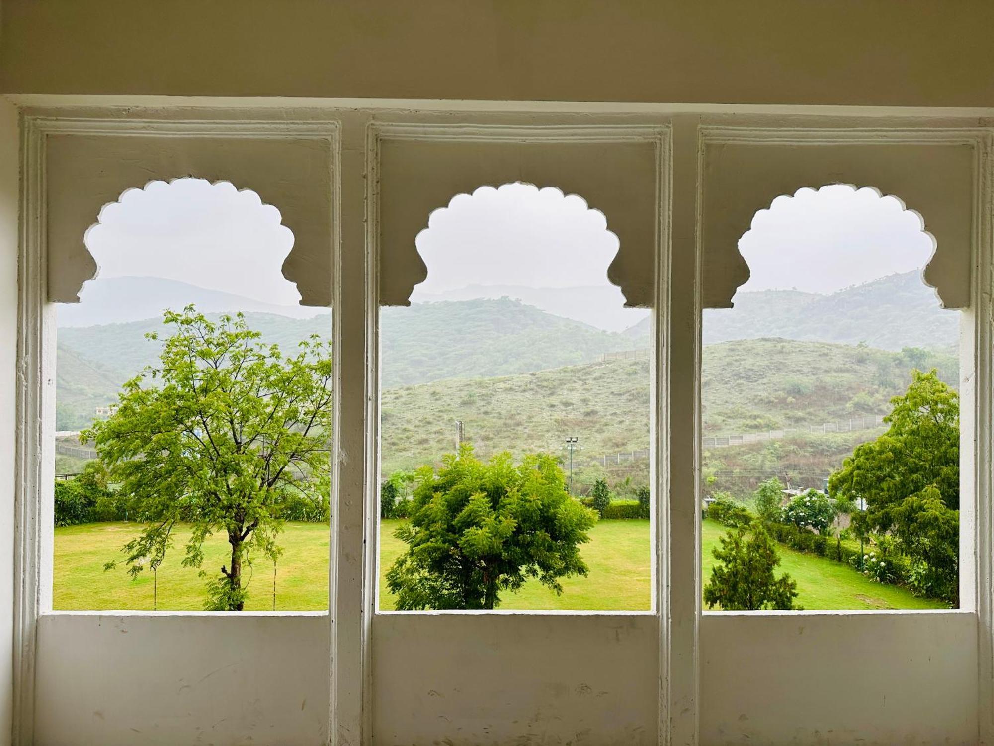 Mewar Palace Resort And Spa Udaipur Exterior photo