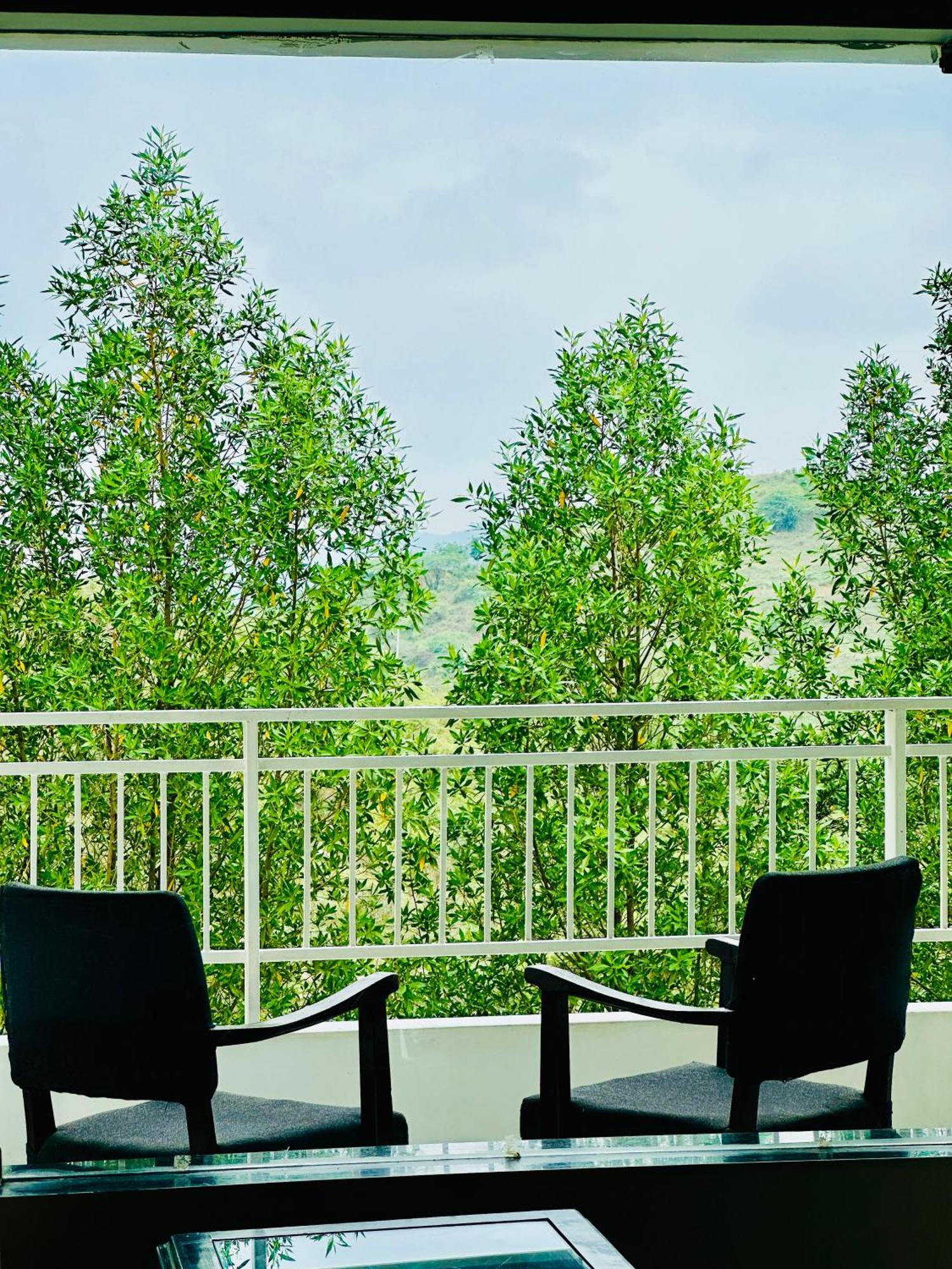 Mewar Palace Resort And Spa Udaipur Exterior photo