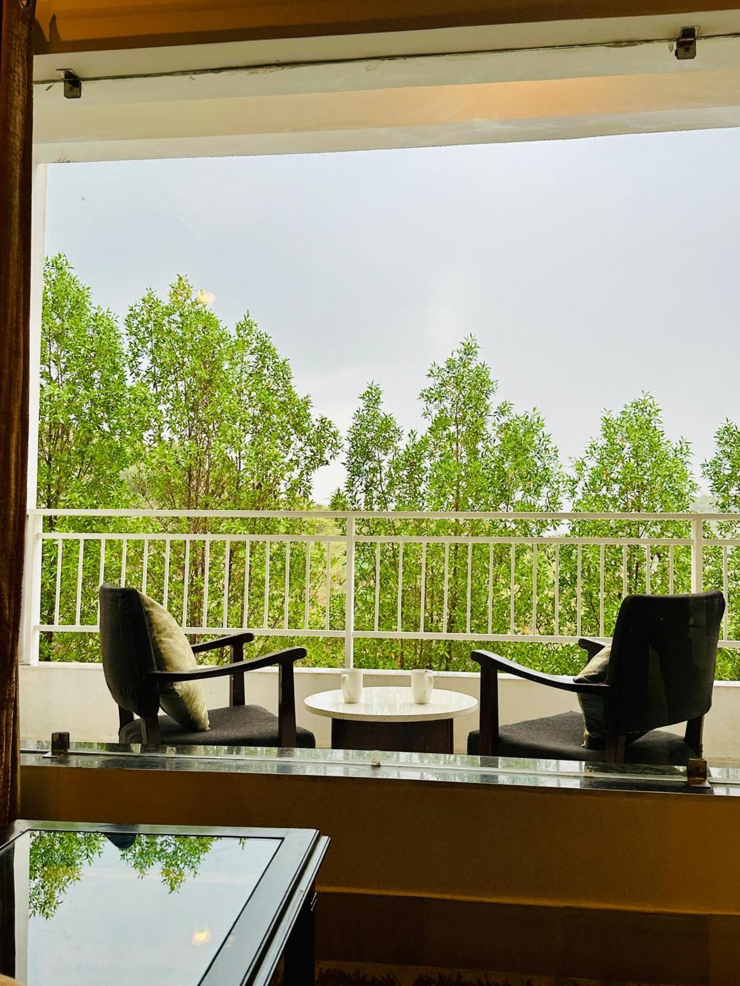 Mewar Palace Resort And Spa Udaipur Exterior photo