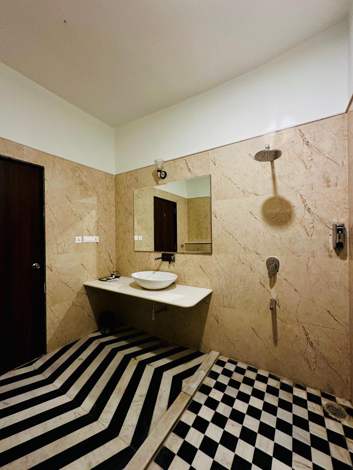 Mewar Palace Resort And Spa Udaipur Exterior photo